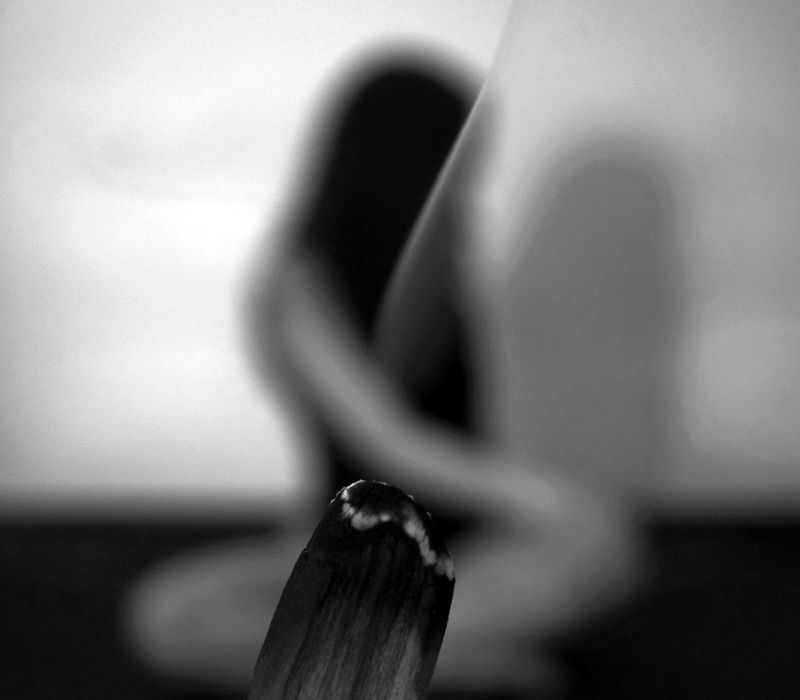 Incenso acceso, fumo che sale